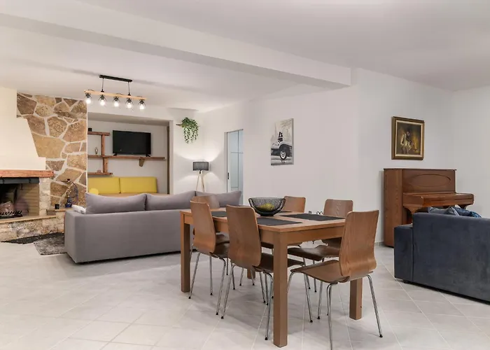 Domelia\'S Luxury Apartments Near Airport & Beach