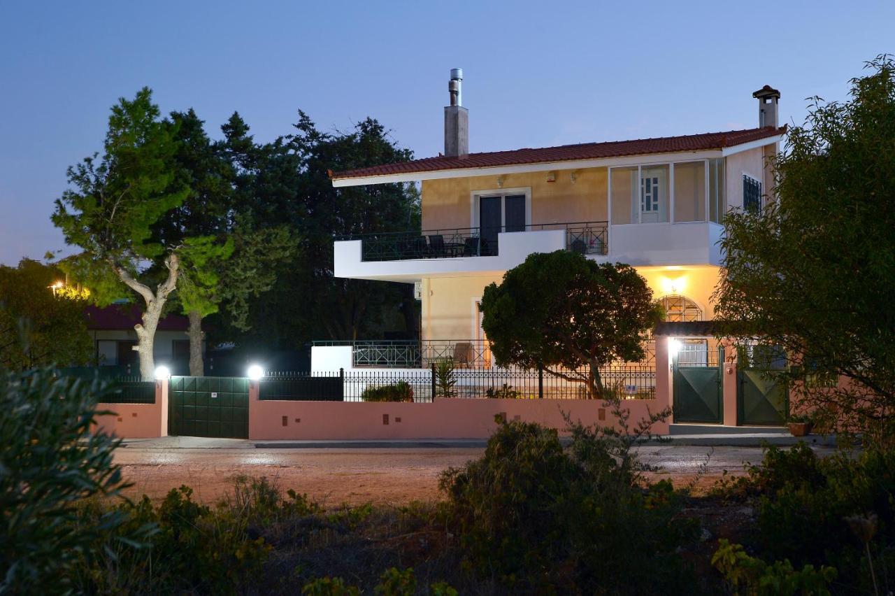 Apartment Domelia's Luxury Near Airport & *