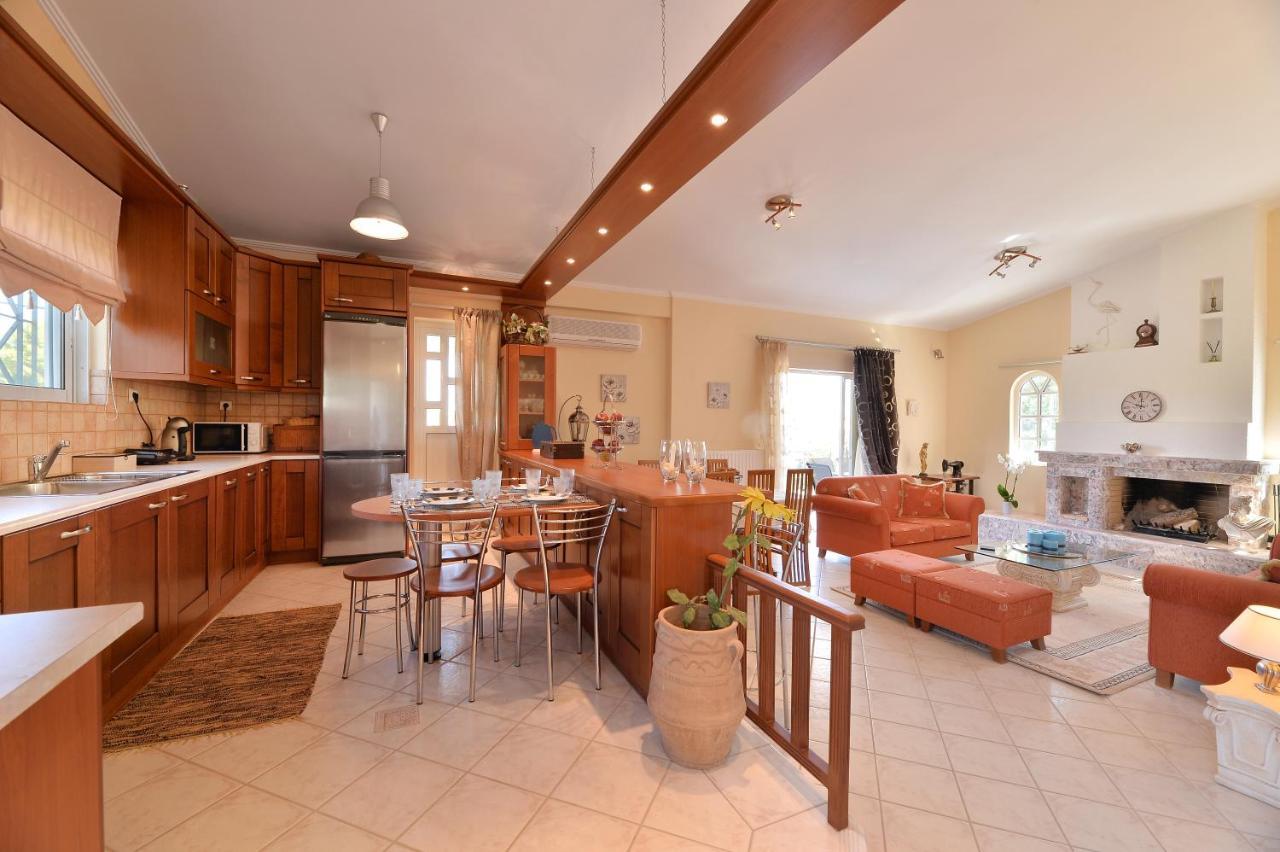 Domelia's Luxury Near Airport & * Artemida (Attica)