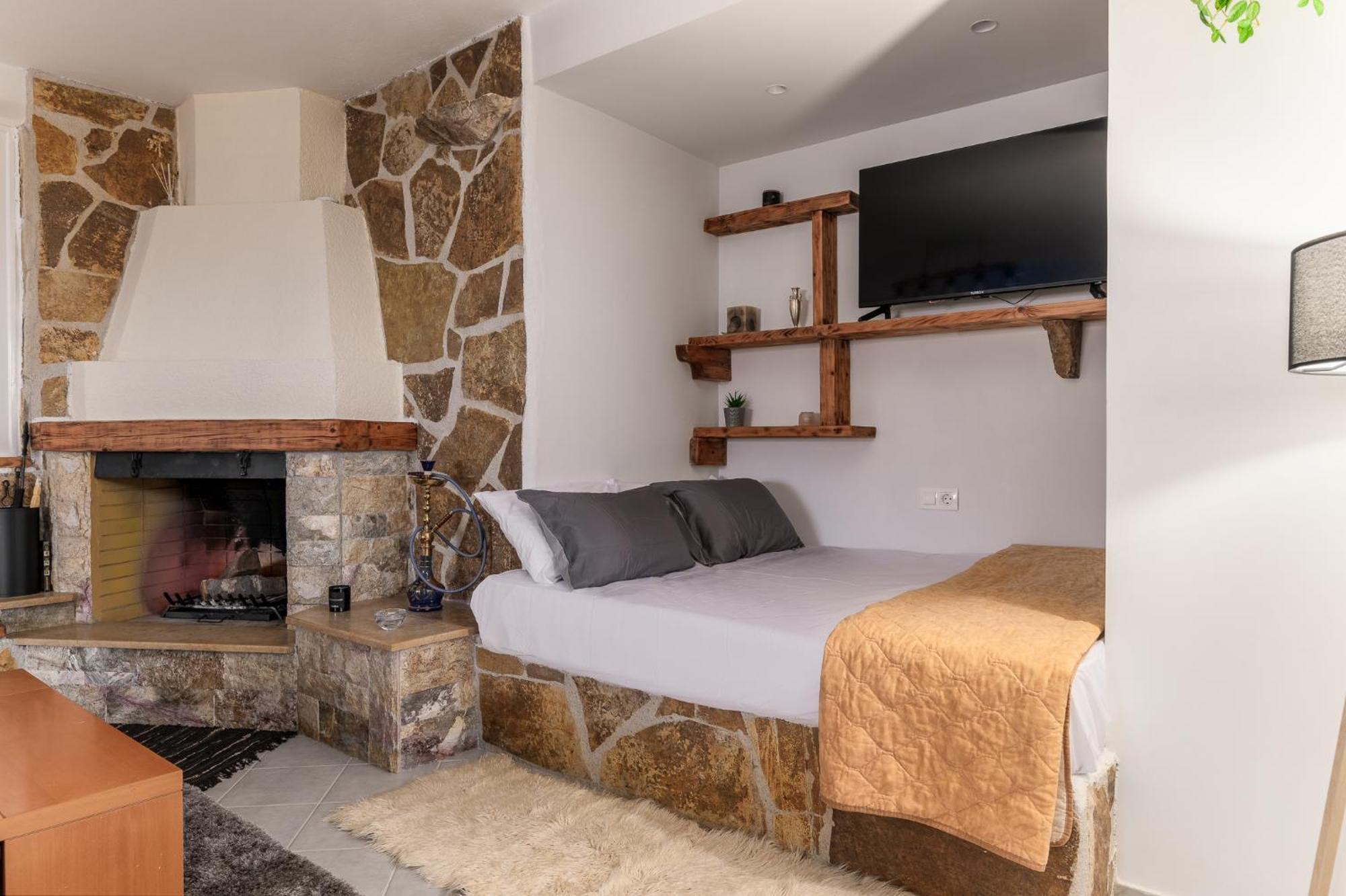 Domelia's Luxury Near Airport & Apartment Artemida (Attica)