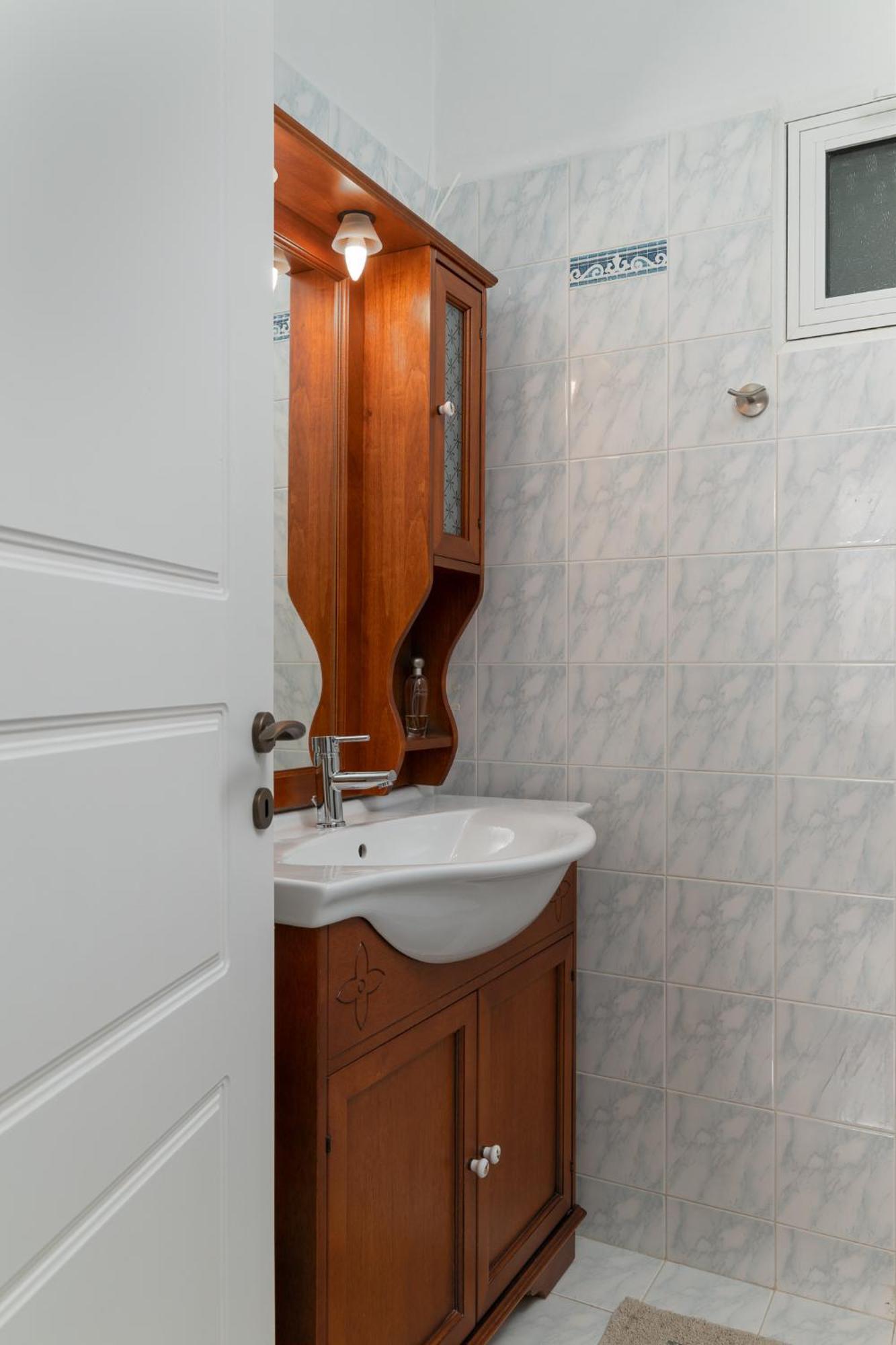 Apartment Domelia's Luxury Near Airport & *